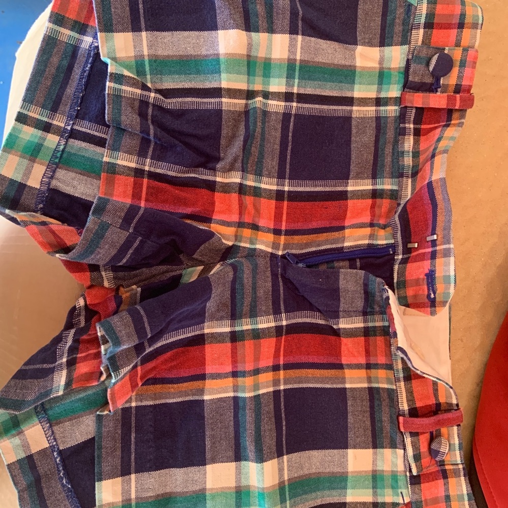 Women’s plaid banana republic shorts.
